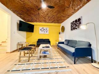 Casa Centro TX | Luxury Steps from Downtown TX 6p - 0
