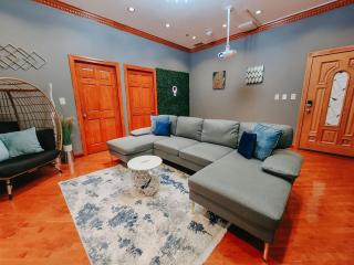 IceCream - Pool Table - 120 Projector - King Bed - 8