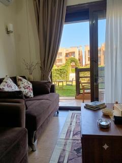 'Ground Chalet with a Lagoon and Pool View in Blue Pay Assia 'Families Only - 1