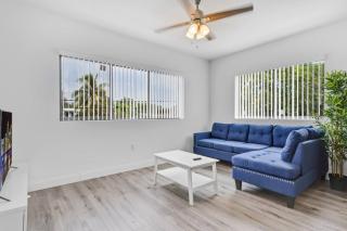 Modern Stay near Design District - 5