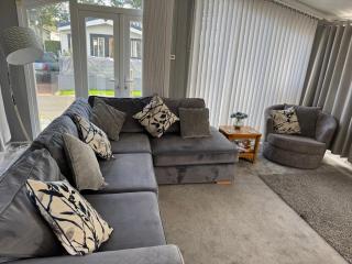 21 Hesket Park HUGE HOT TUB Pet friendly No Commercial Vans - 9