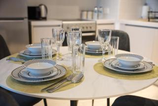 1BDR Luxury Stay with Pool & Gym - Waters Edge, YAS ISLAND - 5