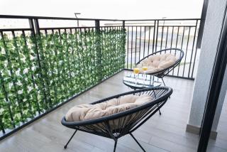 1BDR Luxury Stay with Pool & Gym - Waters Edge, YAS ISLAND - 4