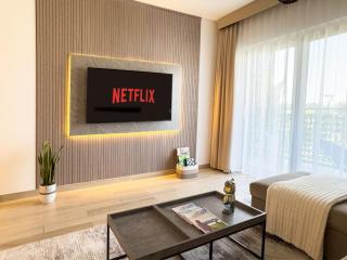 1BDR Luxury Stay with Pool & Gym - Waters Edge, YAS ISLAND - 2