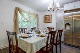 Atlanta Area Home w/ Yard: Great for Families! - 3