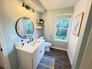 Luxe & Location: Walk to DT, the Beach, Wilmot Mtn - 2