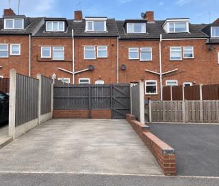 Modern 3-Bed House, Free Parking, Contractors - 9