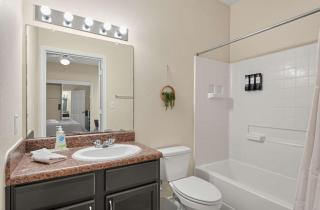Spacious Group Getaway Near UNT & DT Denton - 4