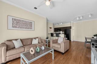 Spacious Group Getaway Near UNT & DT Denton - 1