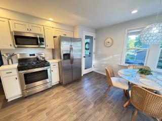 Luxe & Location: Walk to DT, the Beach, Wilmot Mtn - 4