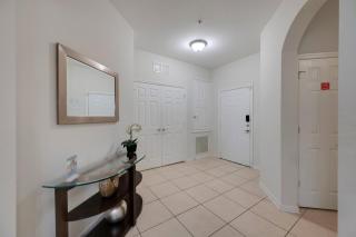 IS1-110 - 3BR condo near universal studios - 4