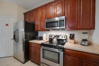 IS1-110 - 3BR condo near universal studios - 2