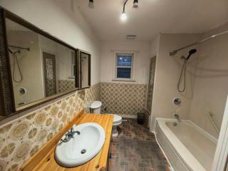 Serene Stay Near Montreal,Entire House - 3