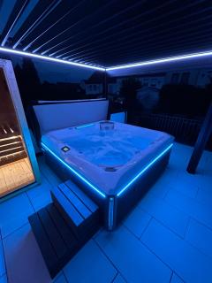 Lion Luxe Apartment Sky Lounge - 3