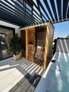Lion Luxe Apartment Sky Lounge - 2