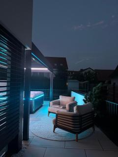 Lion Luxe Apartment Sky Lounge - 1