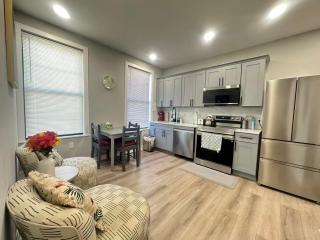 New 1BR Walk to Pats & Genos - 9