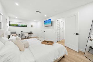 The Frow Bungalow in Historic Coconut Grove - 8