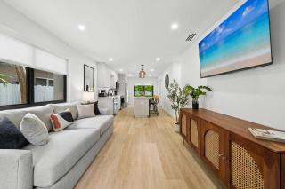 The Frow Bungalow in Historic Coconut Grove - 3