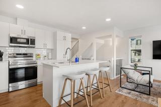 Luxury Family Retreat with Games, King Bed and Garage - 9
