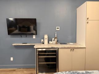 Hollyhock Suite 506 - 8