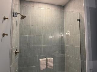 Hollyhock Suite 506 - 4