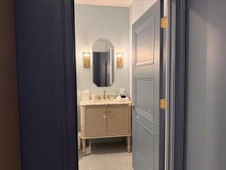 Hollyhock Suite 506 - 2