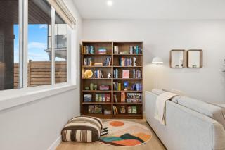 2 Bedroom Spacious & Private Guest Suite - King Size Bed TV in Room, 58" Smart TV in Living Room, In-suite Laundry, Private Entrance & More - 6