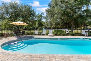Townhome with Shared Pool Wifi & Full Kitchen - 9