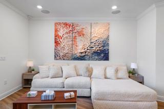Townhome with Shared Pool Wifi & Full Kitchen - 4