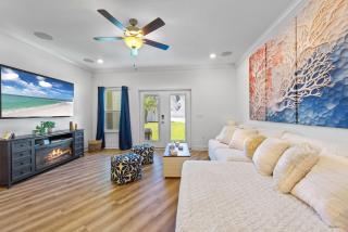 Townhome with Shared Pool Wifi & Full Kitchen - 3