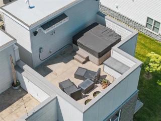 The Rooftop Lounge - Hot Tub - Private Rooftop - 8