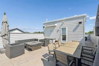 The Rooftop Lounge - Hot Tub - Private Rooftop - 1