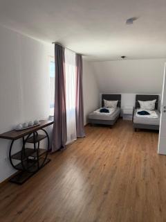 Goldstar 4 Zimmer Wohnung Hannover Sehnde mit Balkon und Garten - 0