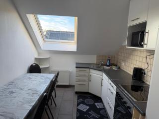 Goldstar 4 Zimmer Wohnung Hannover Sehnde mit Balkon und Garten - 1