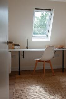 Canal View Apartment with Office - 2 Min to LUAS - 4