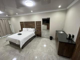 Harry's Luxury Guest House - 9