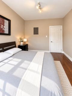 Sunny and beautify 2BR, Private entrance - steps to subway - 3