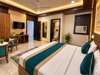 Hotel Grand URBEN Ballmounts Near Delhi Airport - Free Airport Pickup & Drop - 1