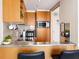Modern Harbourside 1BR w Balcony Zodiak Stays - 2