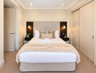 Modern Harbourside 1BR w Balcony Zodiak Stays - 5