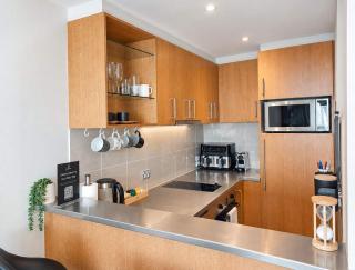 Modern Harbourside 1BR w Balcony Zodiak Stays - 7