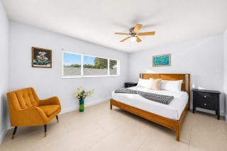 Experience Bliss Relaxing Retreat Near Treasure Island Beaches - 3