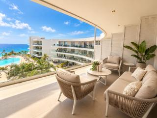 Penthouse 42 Luxury Beachfront 3BR Mambo Beach - 2