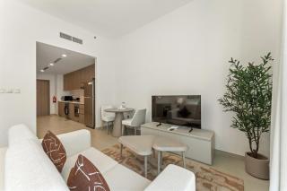 Serene Fairways Studio in Yas Golf Collection - 9