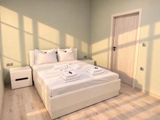 ATEA Poolside Apartments & Steps from the Beach - 2