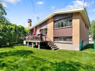 Spacious 3BR Home with Free Parking - 9