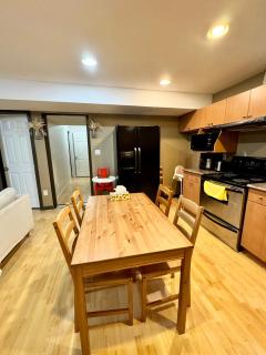 Charming 2-bedroom Basement Suite with Free Parking - 1