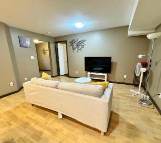 Charming 2-bedroom Basement Suite with Free Parking - 3