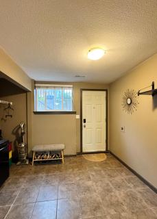 Charming 2-bedroom Basement Suite with Free Parking - 8